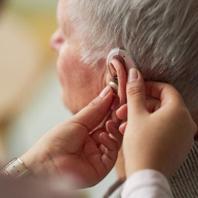 adjusting a hearing aid